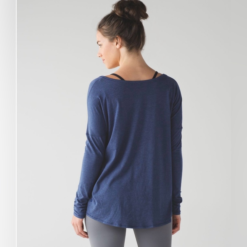 🍋 Lululemon “Flip Your Dog Long Sleeve”🍋 EUC ⭐️LIKE NEW⭐️ {Sz: 6} 💙navy blue💙